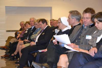 in der ersten Reihe u.a. die Geschftsfhrer der Adelholzener Primusquellen Stefan Hoechter und Franz Demmelmair sowie Gewerbevereinsvorsitzender Thomas Eberl